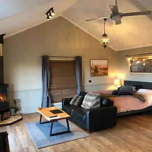 https://maleny-luxury-cottages.hotelssunshinecoast.net