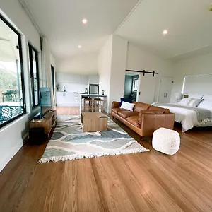 https://seven-peaks-farm-stay.hotelssunshinecoast.net